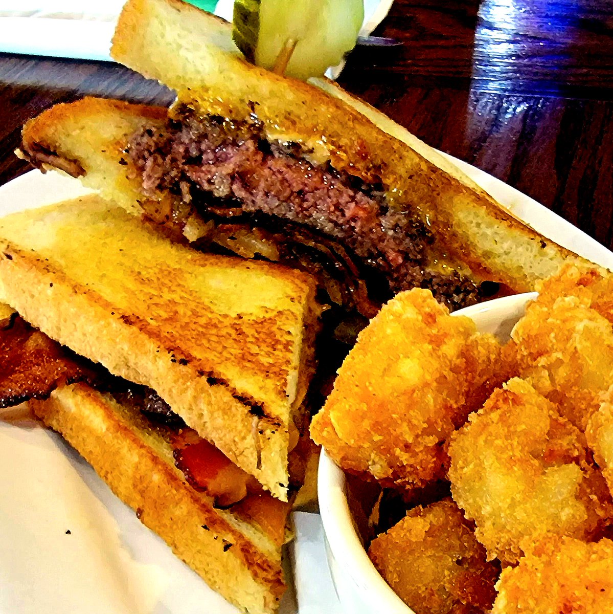 EliteBBQSmokers's tweet image. A classic but a winner. Patty Melt with Tater Totts. How do you make your patty melt? 
@CarolinaAlehouse #aleyeah #beef #pattymelt #sc #myrtlebeachsc