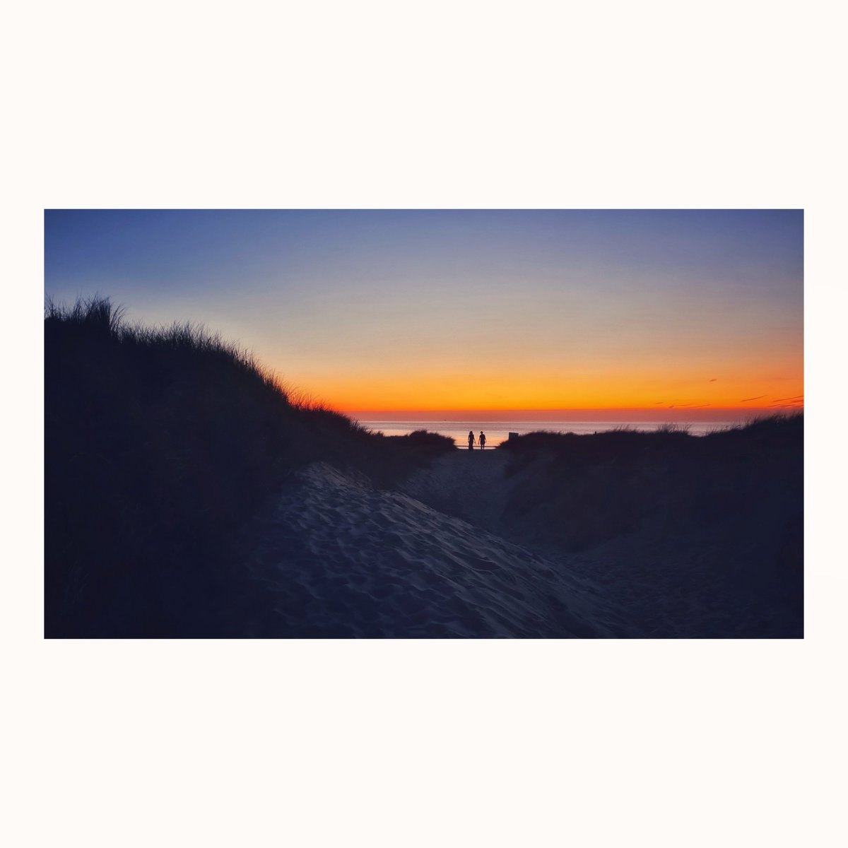 #sunset #wijkaanzee #windsurfpad #noordpier #zeezucht #duinen #dunes #orangesunset #strand #Beach