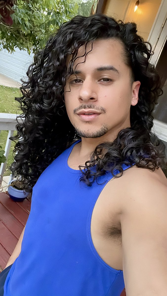 From straight hair to natural curls, what can I say 😏 I look good in anything! #swaggame #getintoit