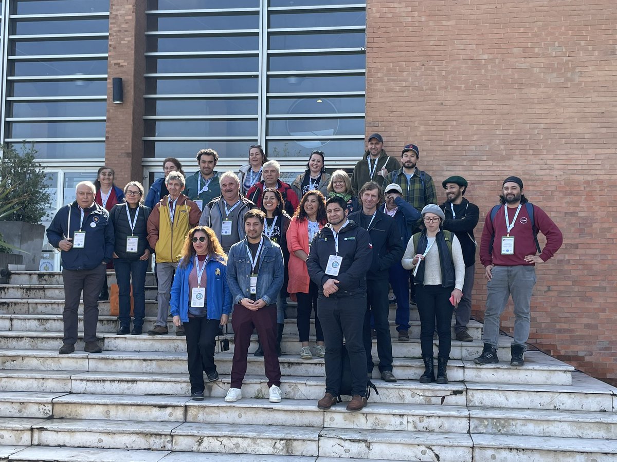 🇨🇱 | 📷🐝 CORES de Los Lagos, Negrón y Soto junto a los apicultores del programa ejecutado por Rimisp ‘’Recuperación y reactivación económica del rubro apícola para productores de la provincia de Palena y Llanquihue’’ en <a href="/Apimondia_Chile/">Apimondia Chile 2023</a> 🐝
🤝<a href="/GoreLosLagos/">Gore Los Lagos</a> <a href="/core_los_lagos/">Core Los Lagos</a>