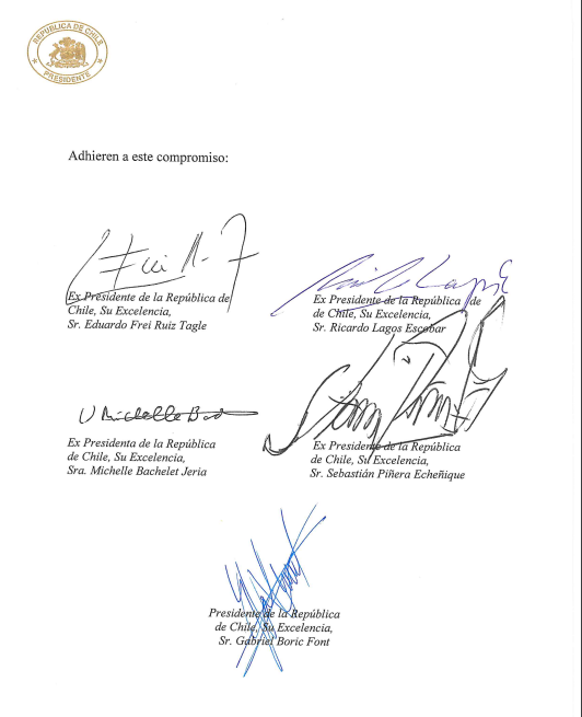 dani_doc's tweet photo. @T13 [La prepotencia de ignorar al pueblo que votó #NoMixta]

Acuerdo por la paz y una nueva constitución, acuerdo por Chile, acuerdo por la democracia siempre... todos firmados por la misma clase política profesional apernada en la administración del Estado. https://t.co/zQQla4UoF3