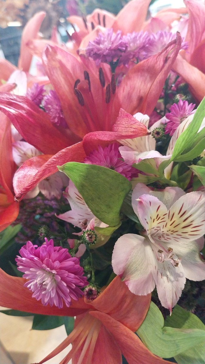 DePropositoVlog's tweet photo. #flor #flores #Flowers #arranjo #decor #decoração #design #designer #Vida #alegria https://t.co/F9bL38RORM