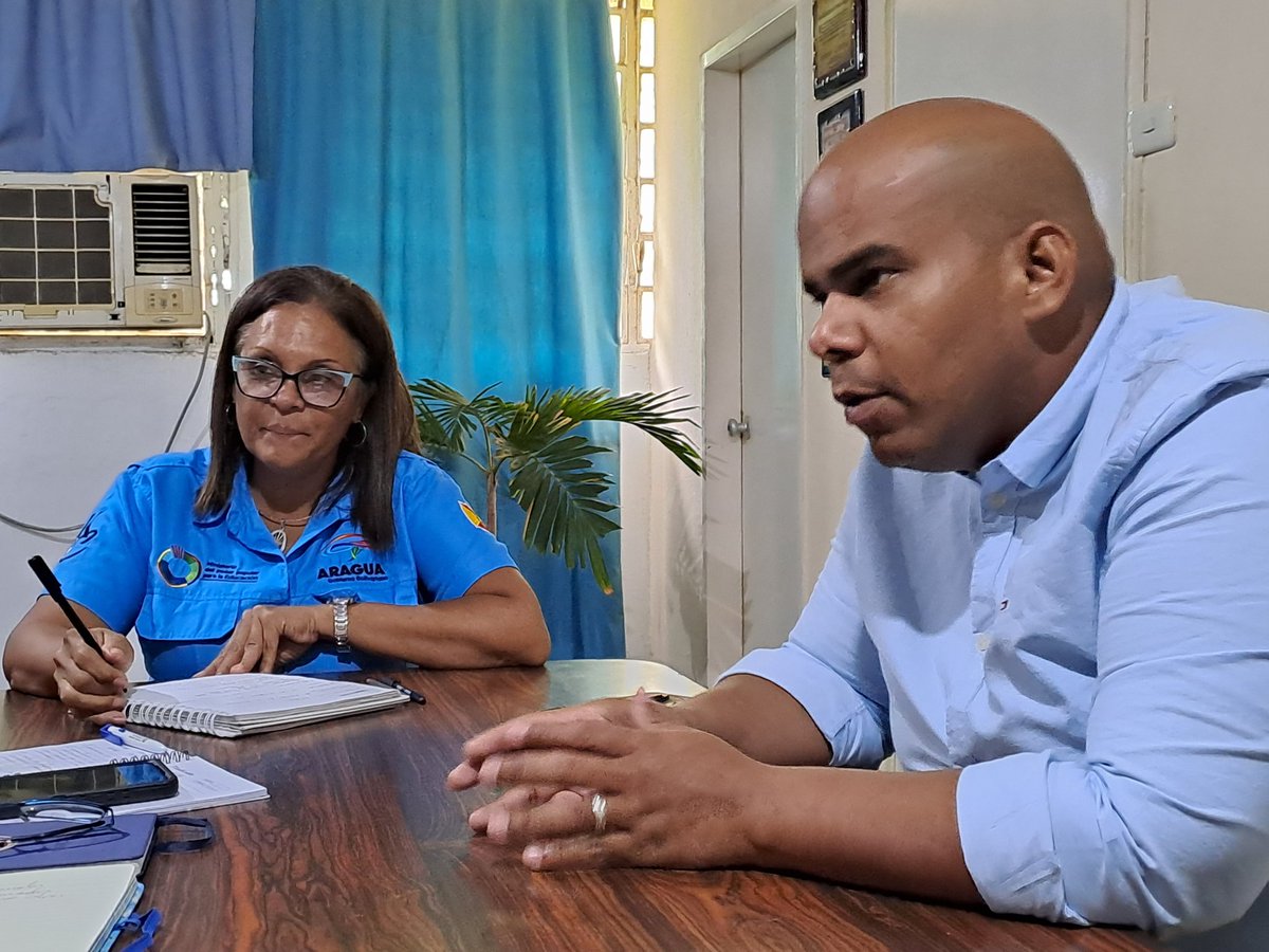 #7Sep 
Autoridad Única en educación @PiedadQuintana1 sostiene reunión con el Vice. Ministro <a href="/pedrodiazg59/">Pedro Diaz</a> y jefe de supervisión del @MPPEDUCACION Luis Castro.
#PuebloMasMaduro 
<a href="/NicolasMaduro/">Nicolás Maduro</a>
<a href="/_LaAvanzadora/">Yelitze Santaella</a> 
<a href="/Soykarinacarpio/">Karina Carpio</a>