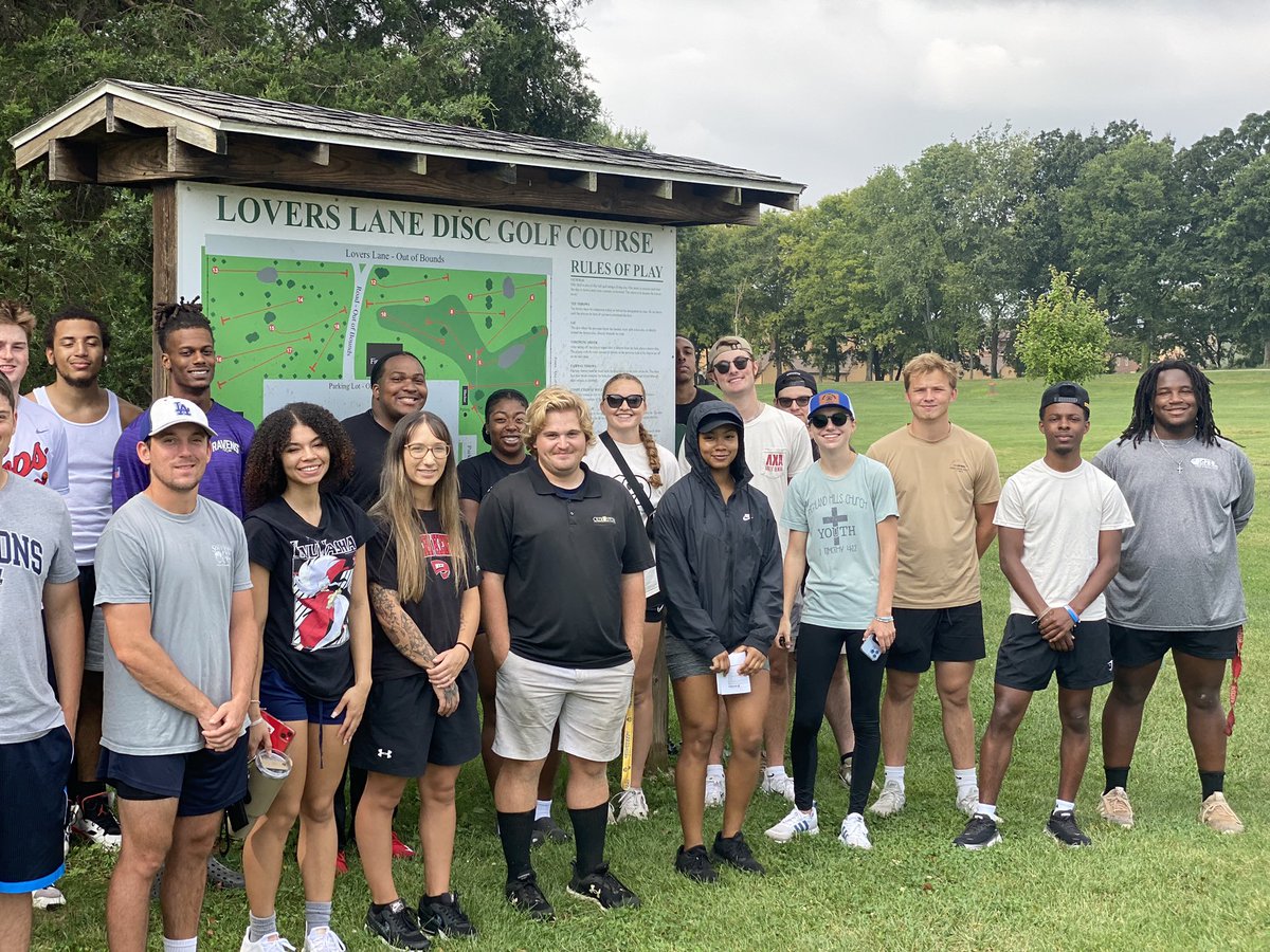 PhysicalWku's tweet photo. WKU Physical Education students having some fun on the disc golf course! Bogies and Birdies and Pars, Oh My! https://t.co/YrOXQUgKDw