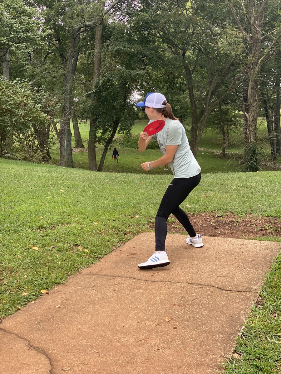 PhysicalWku's tweet photo. WKU Physical Education students having some fun on the disc golf course! Bogies and Birdies and Pars, Oh My! https://t.co/YrOXQUgKDw