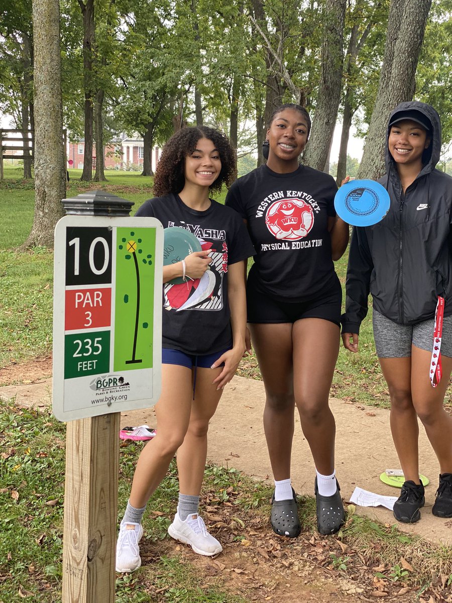 PhysicalWku's tweet photo. WKU Physical Education students having some fun on the disc golf course! Bogies and Birdies and Pars, Oh My! https://t.co/YrOXQUgKDw
