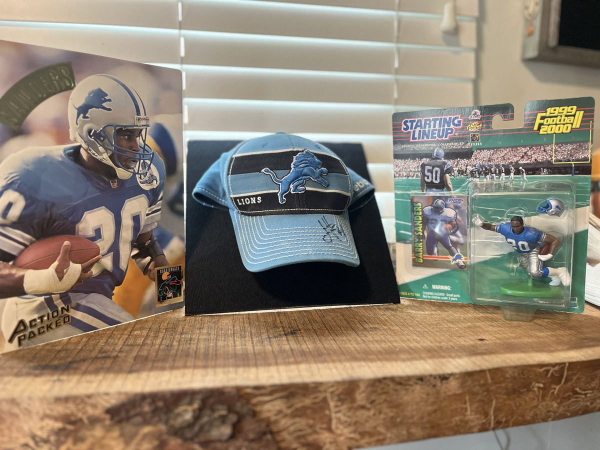Alright I’m sweetening the pot. We have 7 hours left and just over 1,000 to go. If Lions fans can get me to 10K followers by 8:20, I’ll throw in this Lions hat that was autographed by Jason Hanson. 

The best way to make this happen is to share this post. Good luck to everyone