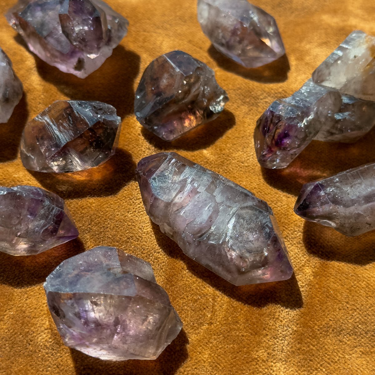 TheSageGoddess's tweet image. I always keep an eye out for my FAVE type of Amethyst at the Denver Gem Show 👀 And this year, I found this stunning Natural #Brandberg #Amethyst Point! 💜 sg.rocks/brandberg-amet… ✨This gem is a SUPER rare fusion of amethyst, smoky quartz &amp;amp; clear quartz