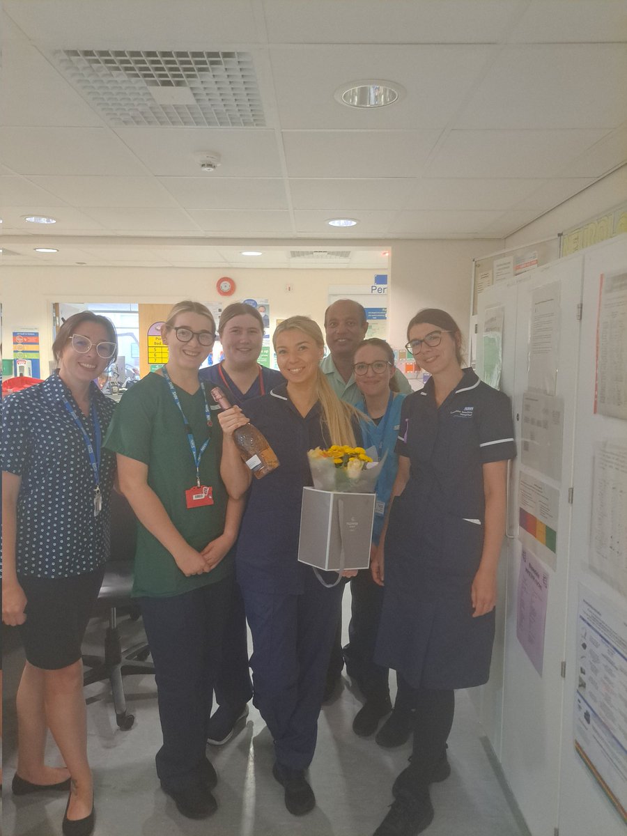 Sr Beth's last day on the ward as a sister before starting her ACP training.🥳🥳🥳🥳 Fortunately the post is in neurology so won't be going too far.