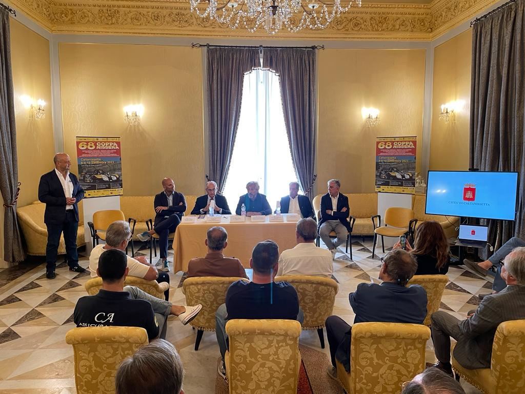 È stata presentata la 68° <a href="/COPPANISSENA/">COPPA NISSENA</a>, che con i suoi 198 iscritti è dodicesimo appuntamento di CIVM, con validità per la serie cadetta di TIVM sud, settimo round di CIVSA e Campionato Italiano “Le Bicilindriche” 💨

➡️ acisport.it/it/CIVM/notizi…

#CoppaNissena #CIVM #ACISport