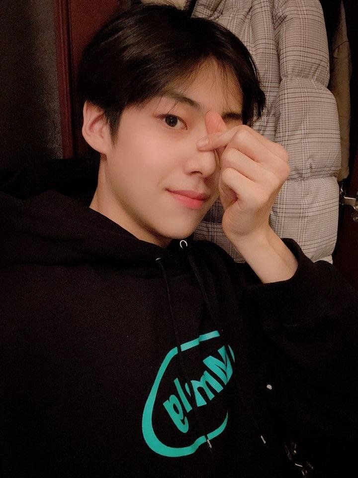 ggteyee's tweet photo. @starfess LEE EUNSANG STILL MY FAVORITE IN PRODUCE SERIES UNTIL NOW😭😭💗🤍😍 https://t.co/wRkdyOccoK