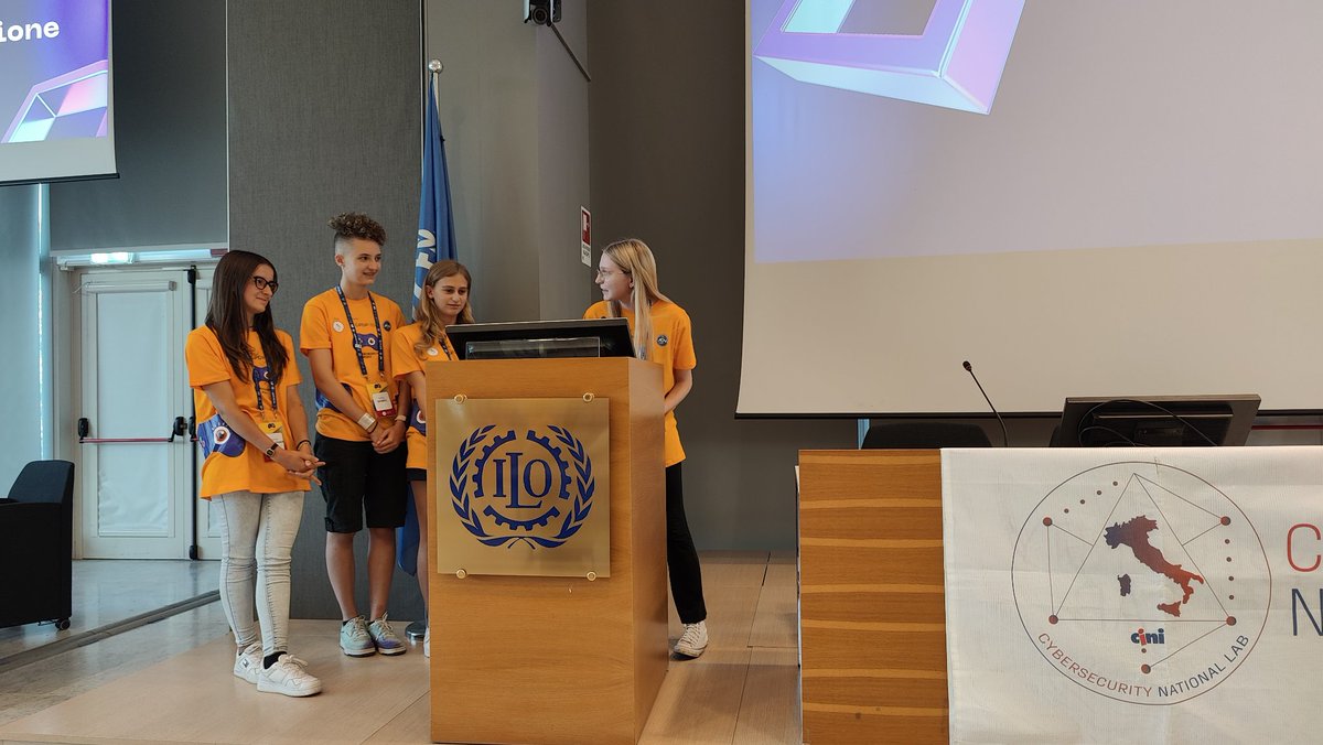Due delle ragazze qui hanno conquistato un posto a una competizione europea cyber. Ovvero orgoglio @CyberTrials