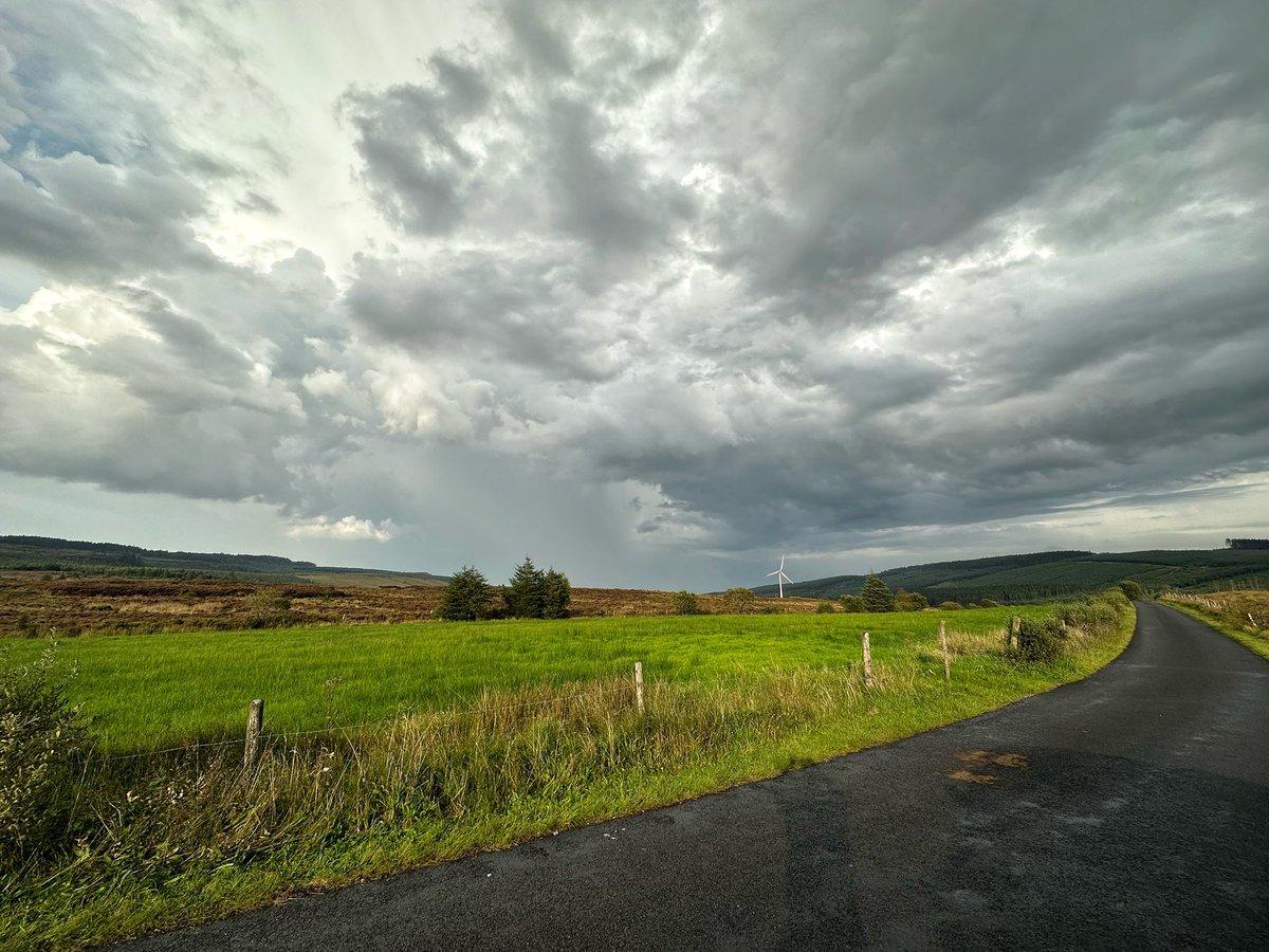 Massive storm over Fermanagh at the moment @bbcniweather @angie_weather @WeatherCee @UTVNews