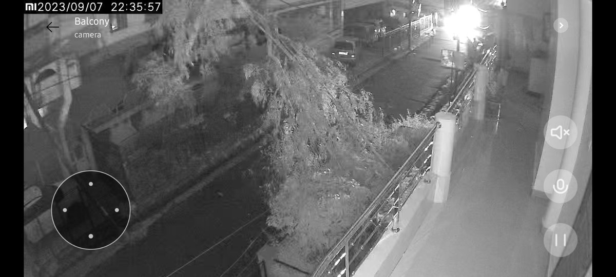 gulshan__gupta's tweet photo. @KESCoHQ @DMKanpur A disaster that could have been avoided.  Numerous complaints were done to kesco for taking care of the tree, which in contact of live high voltage wires was a disaster in making.  Fortunately, no one got hurt except the losses to the adjacent building. https://t.co/V7eBNBwyVA