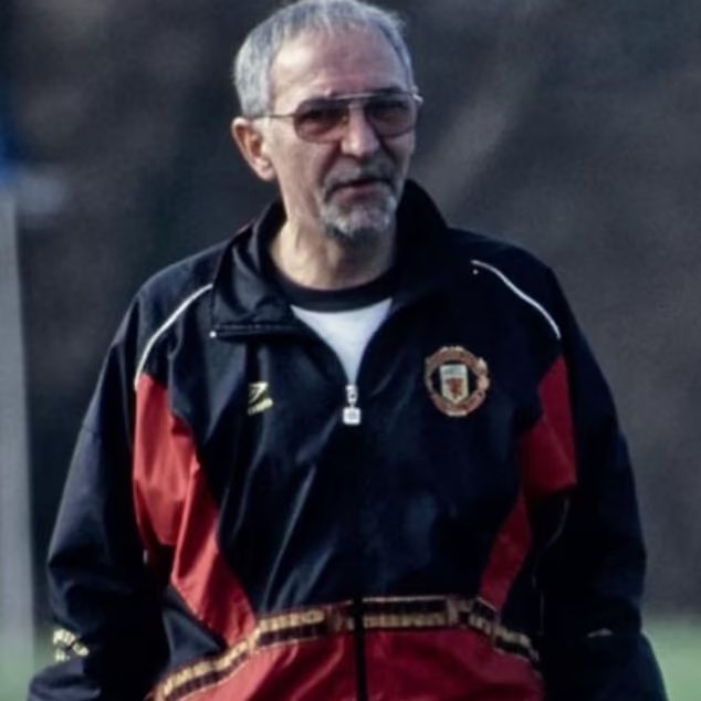 DeadlineDayLive's tweet image. 🚨 Manchester United made their former coach and convicted pedophile Geoff Konopka 'guest of honor' at Old Trafford last season and celebrated his career despite him being banned from football.

The club were unaware the former women's coach went to jail for four years for…