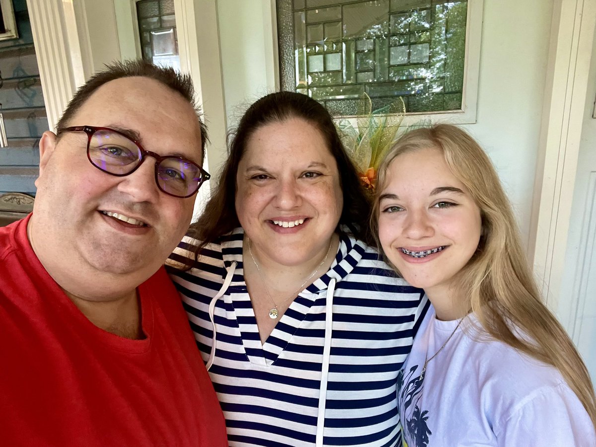 NS_SLP_MOM's tweet photo. 🥲🎉🥰And just like that… we are Parents of a Grade 9 High Schooler! Our Eden, a proud new SHS Kingfisher !!!!!💗🎉🥰🥲 #proudparents #star @SHS_Kingfishers @HRCE_NS @HRCE_StudentSer #proudparents #FirstDayOfSchool #AmazingStudent Happy First Day of School Everyone !!!! ✏️ 📚 🎒 https://t.co/9NTsXaSurK
