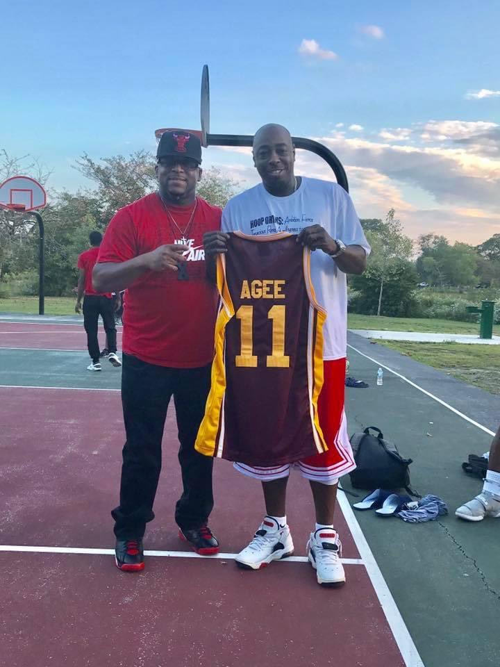 tusshoopdreams's tweet photo. Jefferson Hardin C4L Alum Got That 🔥🏀💯💪🏾☝🏾#marshallcommandos #HoopDreams94 #CHiBReD https://t.co/24qgFMnrsd