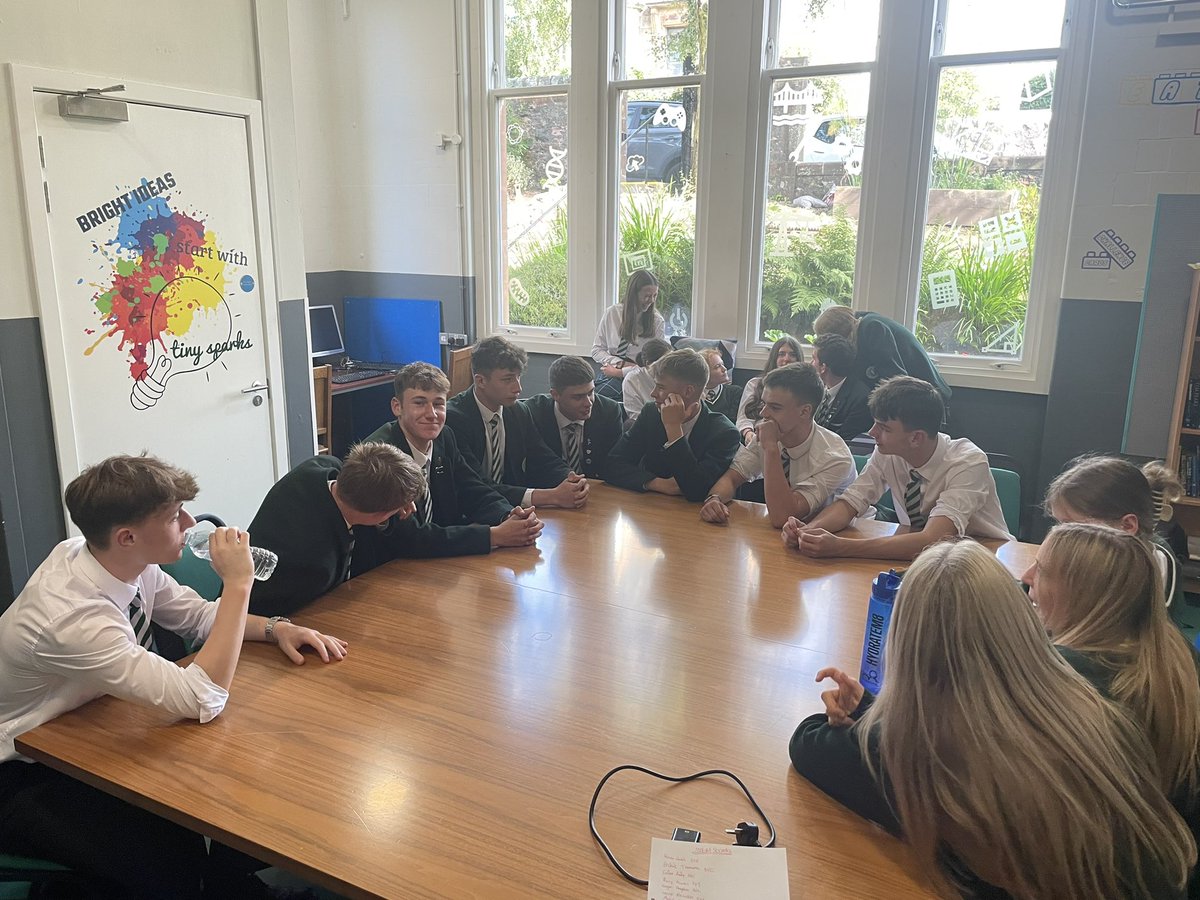 The STEM room was abuzz today as the first official meeting of St Columba’s STEM Society took place. A lot of exciting ideas from this eager group of SV and SVI pupils at lunchtime💡 So much more to come this #SepSTEMber 🧬🔬🧮👷🏽 #ThisIsStColumbas #STEMeducation #STEMatschool