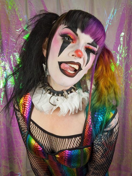 Kinda want to fuck around and make clown porn tbh https://t.co/bayCwxwaXE