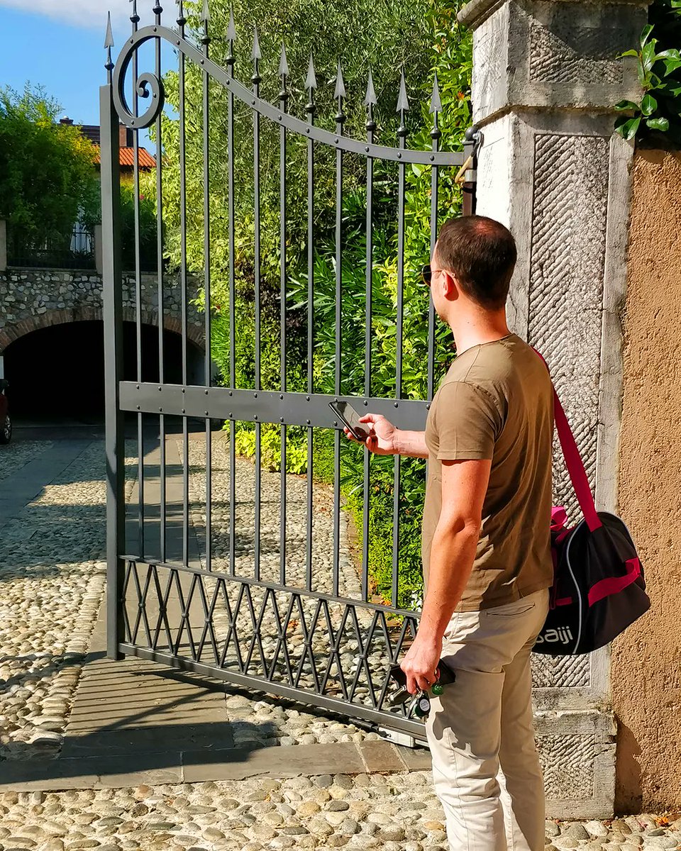 Tutti gli #accessi sempre con te su #telefono e #smartwatch: con 1Control per aprire #cancello e #porta basta un tap 📲

1control.eu