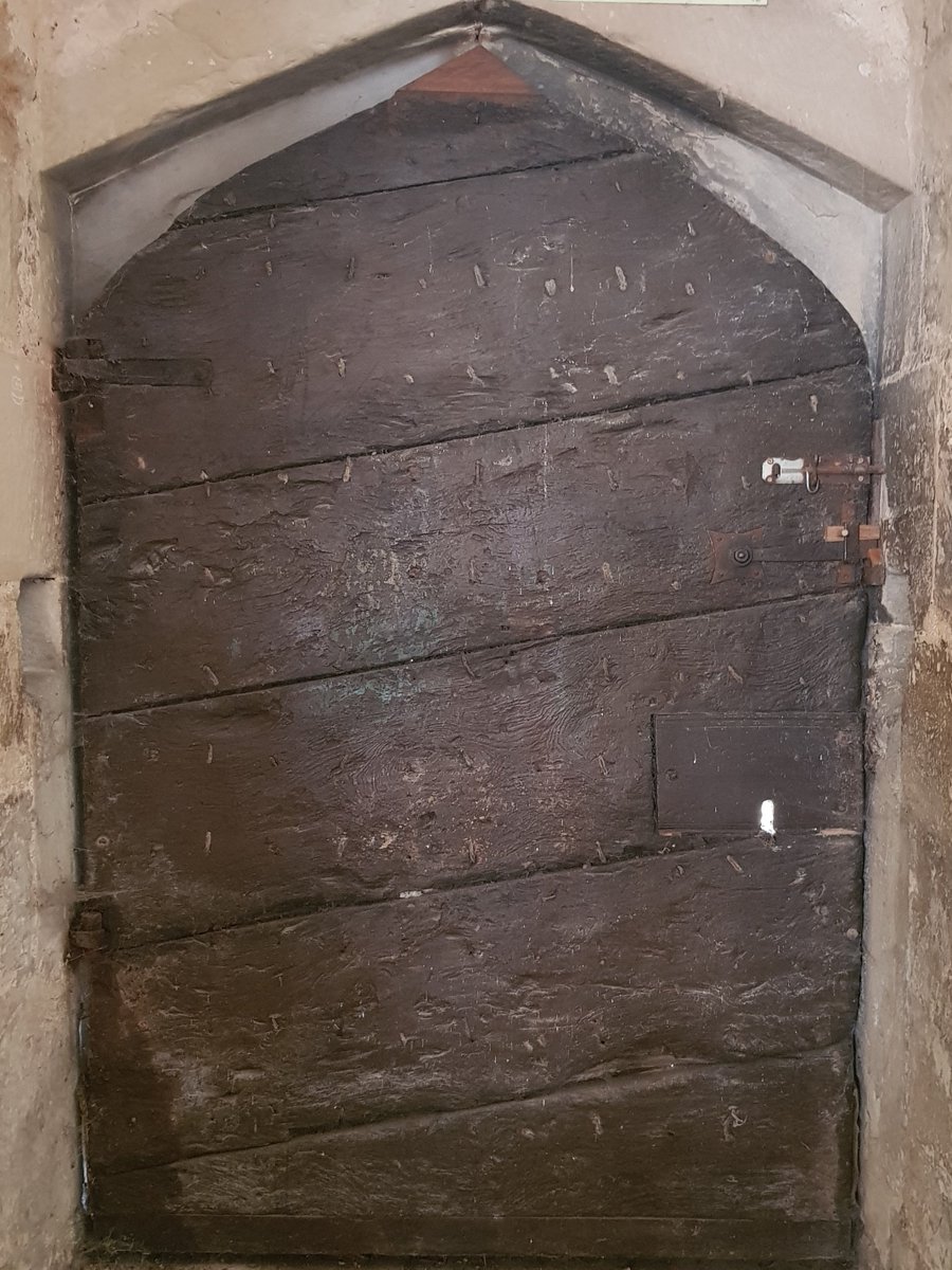 TheHistoryMouse's tweet photo. Oh my. Just look. The adorable door gift that just keeps on giving. #AdoorableThursday #OutsideInside #DoorsOfWylyeChurch https://t.co/Bw3BIqP7rb