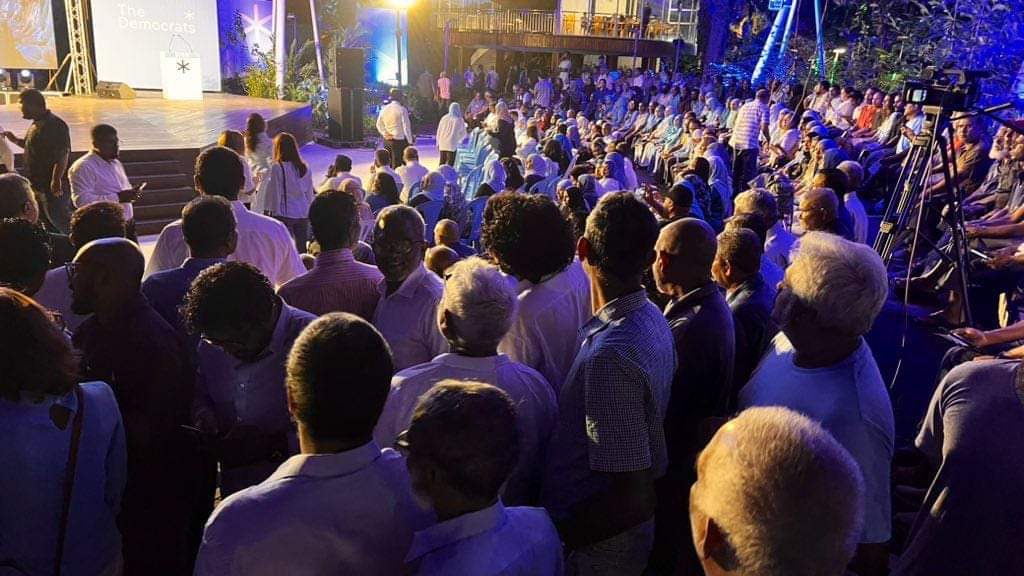 raastas2012's tweet photo. މުޢީޒް،ޖަލްސާބާއްވަން،ތަނެއްނުދިނަސް،ކޮޅަށް ތިބެންވެސް،ހިތާރޫޙުން،ރައްޔަތުން މިތިބީީ މިތާ..އުމްމީދީރައްޔަތުން ތަކެއް.💙
#IlliAmr20237⃣✔
#WhyTheDemocrats
#TheDemocrats https://t.co/6fbiNnSvqq