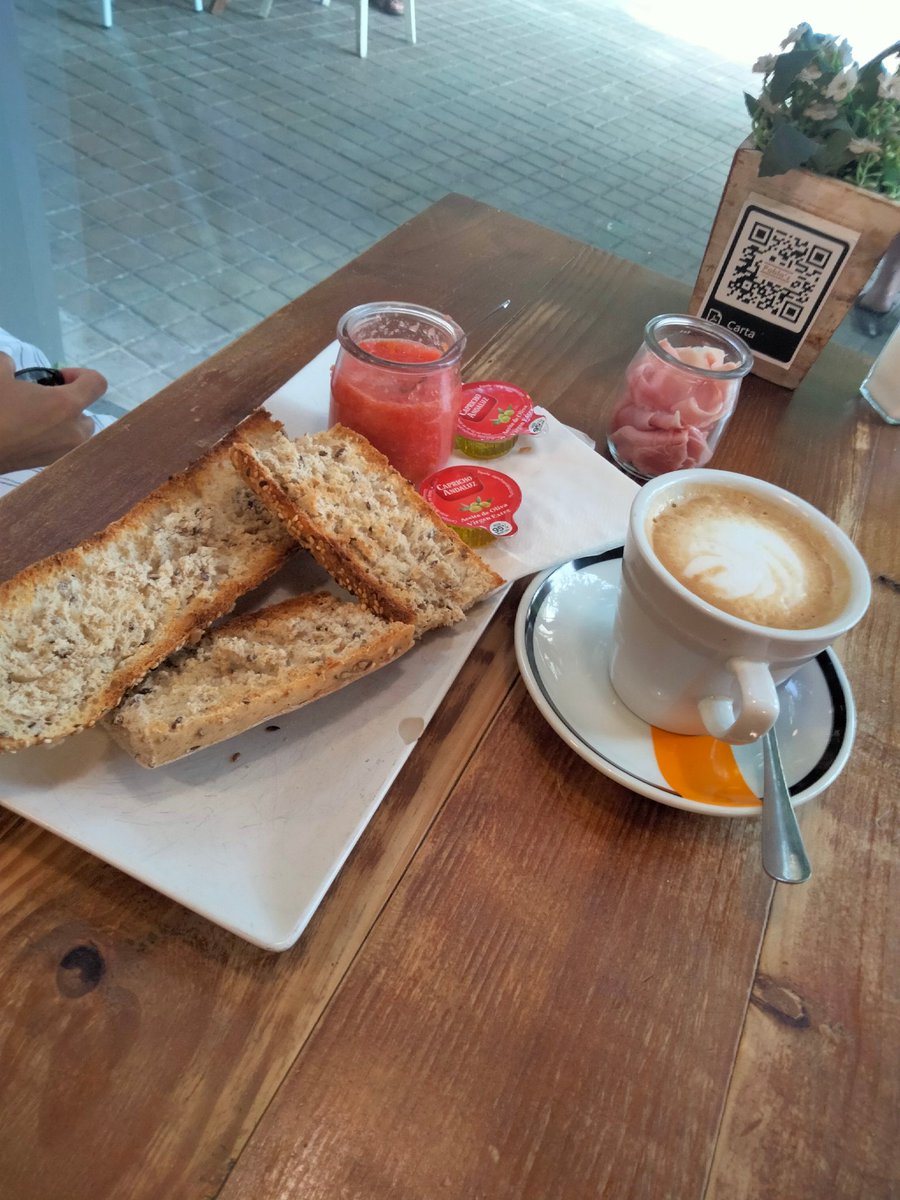 Pablo_s_breads's tweet photo. Ya sabes que solo en Pablo's breads, food &amp; drinks puedes elegir el pan de tu tostada y añadirle todos los extras que quieras 👌🏻, 
#jamonserrano
#york
#queso
#atun
#tomate
#mermelada
#tostadas
#desayuno

#almuerzo
#valencia
#cafeteria
#bar
#panaria https://t.co/JAjINuhEir