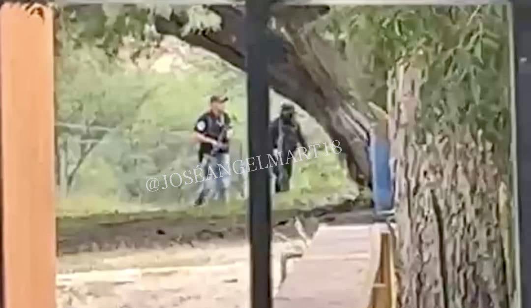 JOSEANGELMART18's tweet photo. mañana complicada para los habitantes del municipio de #Tabasco en Zacatecas. Criminales antagónicos se enfrentaron a balazos cerca de la secundaria #JoseVasconcelos e incluso entraron a la institución educativa. Según @SSP_Zac ya está controlada la situación https://t.co/7yQTMz05HB