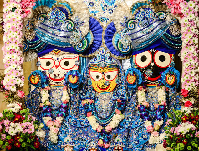 drumbeatsofeden's tweet photo. In the #GuptaPeriod #Varahamihira in his Brihat Samhita gives rules for her depiction in temples between the two brothers just like we see Subhadra today at #Jagannath Puri!

नमस्ते अस्तु एकानंशायै योगकन्यायै नमोस्तुते
महेंद्र-विष्णु-भगिनि कालरात्रि च मोहिनी

#Janmashtami2023 🙏🏼 https://t.co/4acYd94zbx