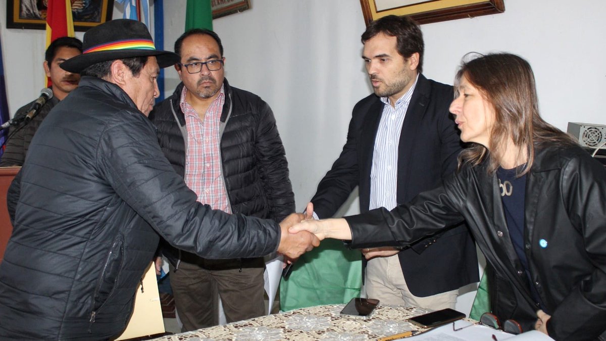 CooperacionArg's tweet photo. Cooperación 🇦🇷 🤝🏽 🇧🇴: iniciamos el proyecto #FOAR en Aguas Blancas y Bermejo sobre gestión integral de residuos sólidos urbanos
Impulsamos el tratamiento adecuado de residuos desde su producción hasta su disposición final. Así, fortalecemos el cuidado ambiental y sanitario local https://t.co/LYZPKfk4hz