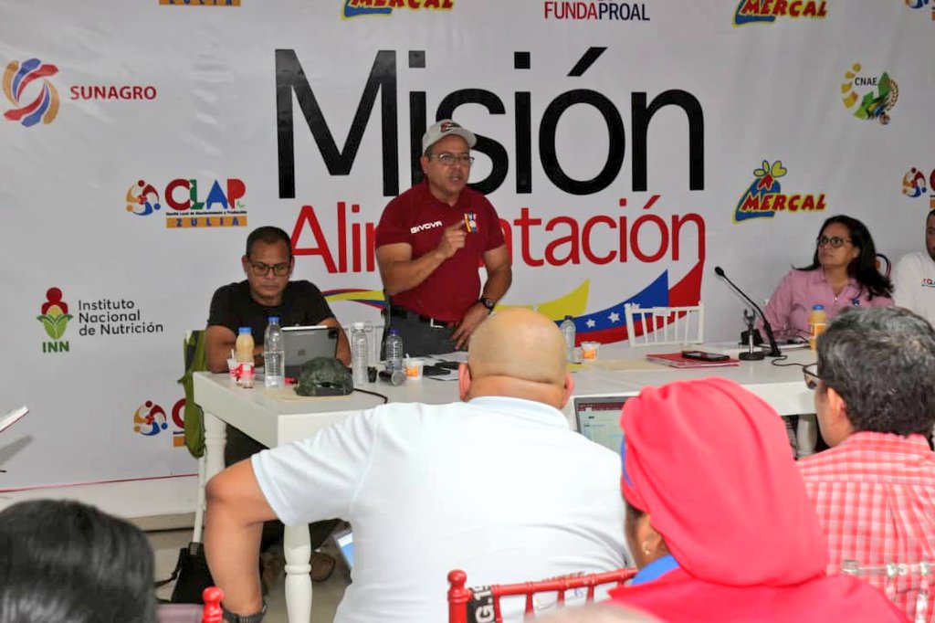 Ministro <a href="/LealTelleria/">M/G Carlos Leal Tellería</a> visita el estado Zulia en agenda de trabajo, desde la sala de reuniones del estadio Pachencho Romero, con el Estado Mayor Regional de Alimentación y los vocer@s populares. Fortalecer la comunicación directa del pueblo es la prioridad. #PuebloMásMaduro