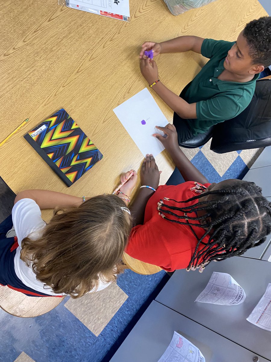 Mrs_EHall's tweet photo. Dissecting flowers to identify and label their parts. @LelyLionsRoar https://t.co/okMkHvudTk