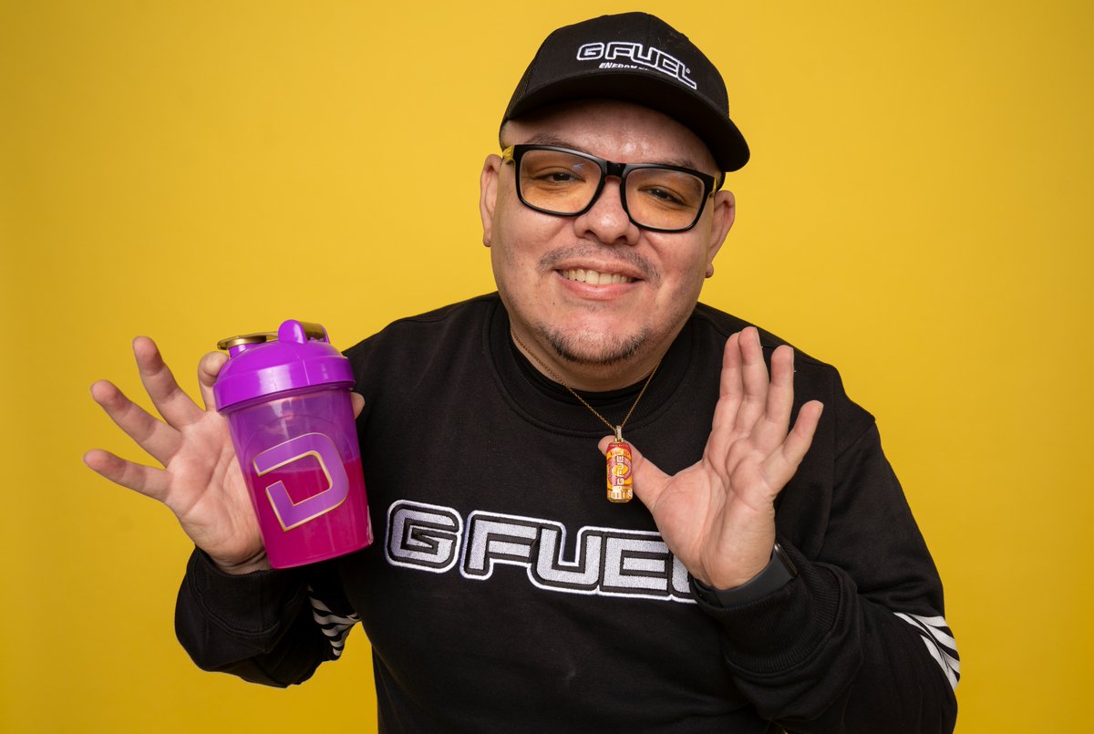 GFuelEnergy's tweet photo. 🌟 𝐂𝐫𝐞𝐚𝐭𝐨𝐫 𝐒𝐩𝐨𝐭𝐥𝐢𝐠𝐡𝐭: @DaVirusOfficial

🥳 HAPPY BIRTHDAY to CEO of DaGerms! 🦠 He has the #GFUEL Shrine of dreams! 💭 He is THE King of Giveaways! His kindness to the community is unmatched! Happy Birthday, BIG D! 💜

🔗: https://t.co/bg69jGQCeI https://t.co/n4CAUCmTKO