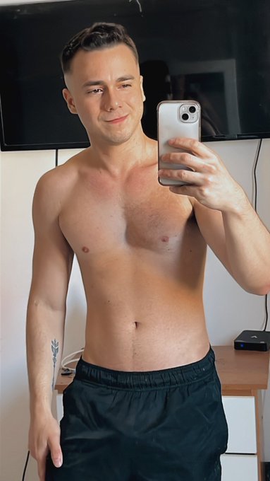 Novo corte de cabelo 🙈🥰 aprovado? ❤️ https://t.co/LCzgYGq12X