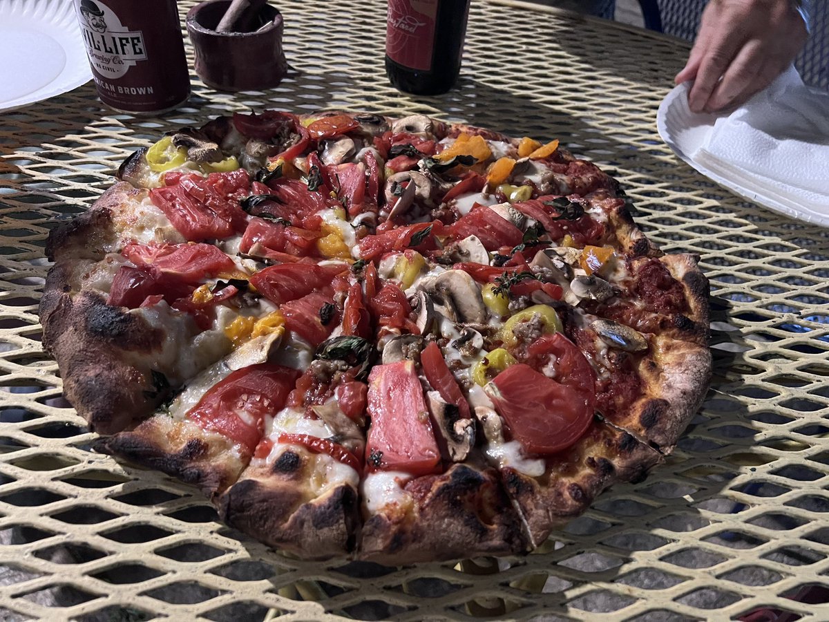 Perfection from Tyler’s in Reynoldsburg!   #CbusInsider #Pizza #BuyLocal #LocalTomatoes