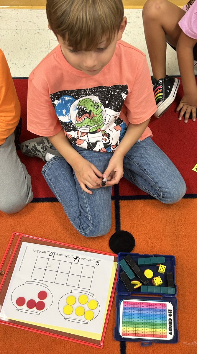 LaceyDye22's tweet photo. Mathematicians hard at work composing and decomposing to 10. 🐠
@NISDBoldt @NISDElemMath https://t.co/epp2MjhDjG