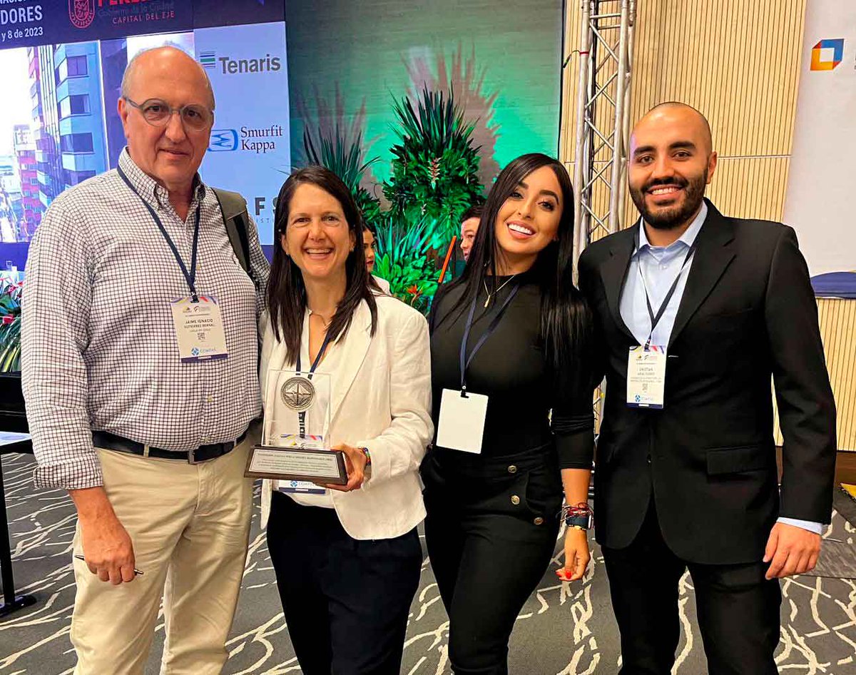 #COLOMBIA | ARM gana Premio Nacional de Exportaciones de <a href="/AnaldexColombia/">Analdex Colombia</a> y <a href="/PROCOLOMBIACO/">PROCOLOMBIA</a> en categoría de Cooperación Exportadora, el reconocimiento más prestigioso de comercio exterior en Colombia, por nuestro acompañamiento a la #MAPE en exportación.

responsiblemines.org/2023/09/arm-re…