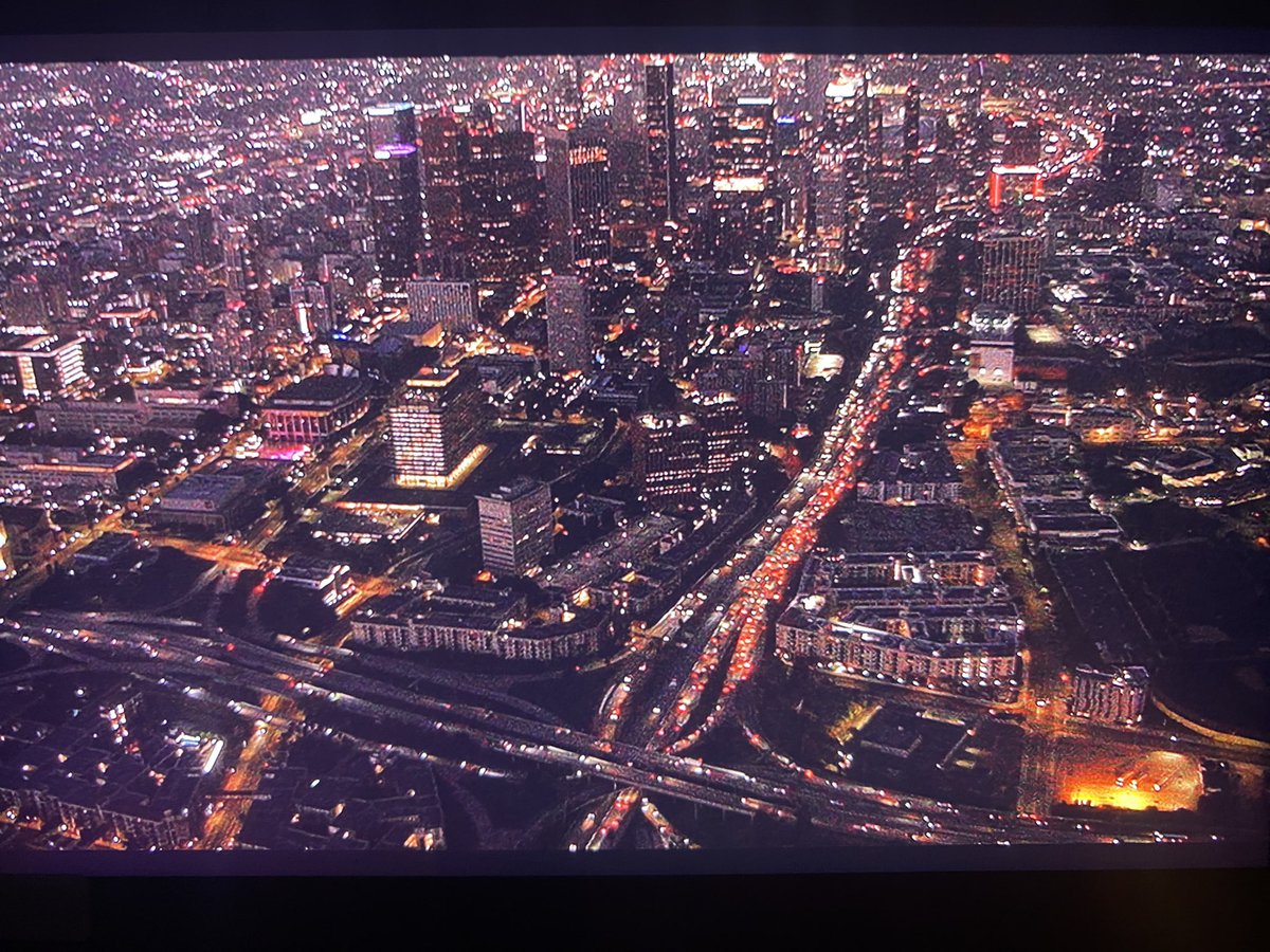 FireGuyInTheSky's tweet photo. When I first started the morning shift it was hard to wrap my brain around being up at that hour. That is until I saw that this part of the morning makes you FEEL ALIVE!!! @NBCLA @WelkAviation #TopOfTheMornin #EarlyBirdGetsTheWorm #NewsChopper4 #TrafficAndBreakingNews https://t.co/4CqkezMIuo