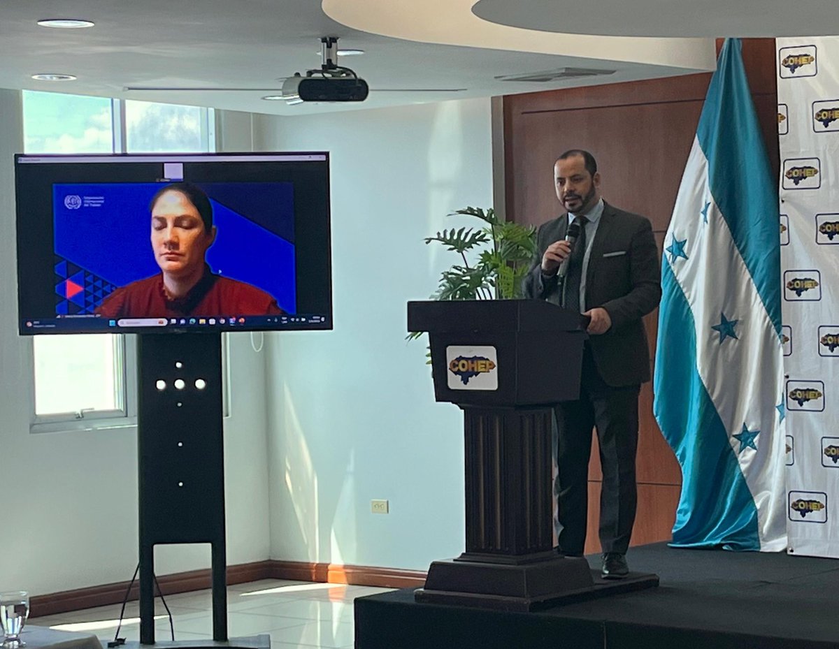 COHEPHonduras's tweet photo. @COHEPHonduras, con el apoyo de #ACTEMP, la @OIT_AmerCentral, y el Proyecto #CERALC presentaron el Curso Virtual sobre Empresas y Pueblos Indígenas, dirigido a empresas, con la finalidad de profundizar en los principios y conceptos del #C169 en base a los criterios establecidos por la OIT.
Asimismo, durante el espacio se contó con la participación de Hernán Coronado, Oficial Técnico y Especialista en #PueblosIndígenas de la OIT, quien brindo un análisis sobre la aplicación y alcances generales del C169.