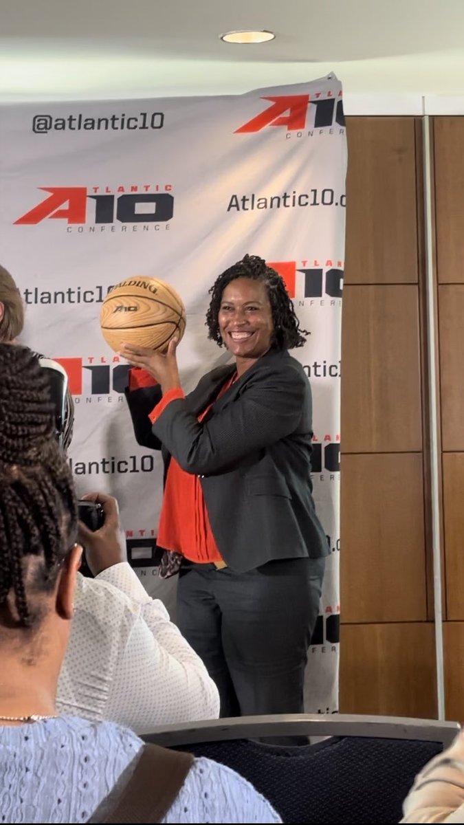 DMPEDDC's tweet photo. We told you it’s a big week for Sports in DC!

Today, @MayorBowser welcomed the @atlantic10 to the #SportsCapital!

DC is not only a great place for businesses but also a great place for their employees to live and work. #DCComeback 

https://t.co/5DyAhGOFO5 https://t.co/k4uldZPDyq