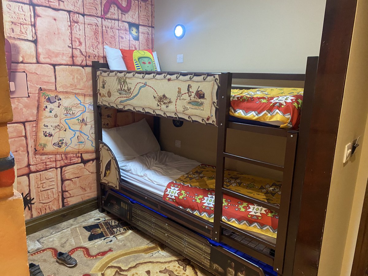 SideBrice's tweet photo. Full LEGOLAND Windsor Resort Hotel Tour! https://t.co/bfzEHEUu8P via @YouTube #resorttour #legolandwindsor #legolandresort https://t.co/bO8KYtu23k