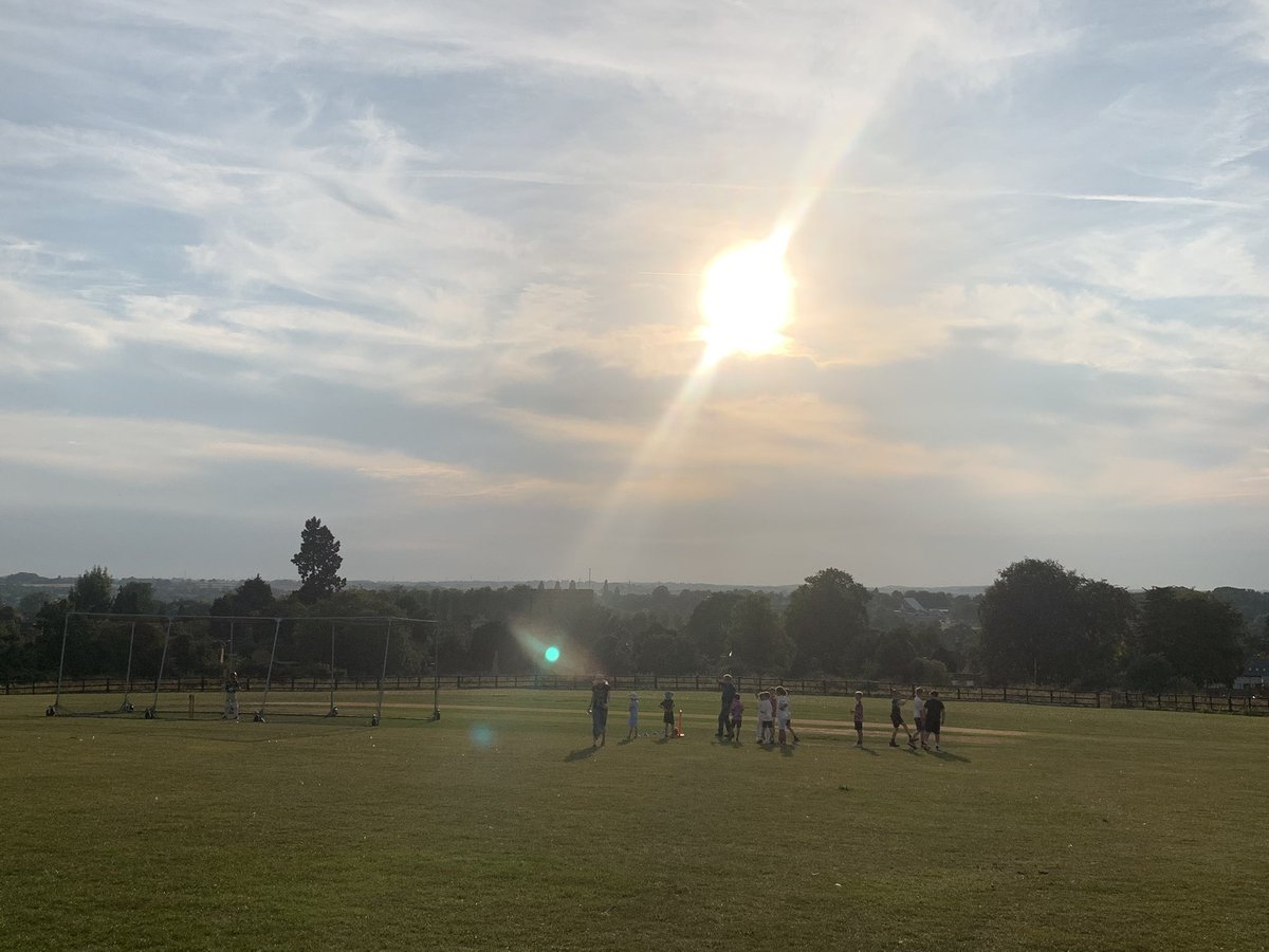 ☀️🥵🏏30 degrees, September evenings…

Not even that will stop Jim coaching the Under 11s as they begin their preparations for the upcoming indoor league!