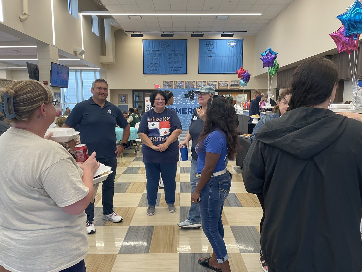 smwc's tweet image. Students, faculty and staff joined together to celebrate diversity with a multicultural cookout hosted by the SMWC Diversity Council. #smwc #pomeroys