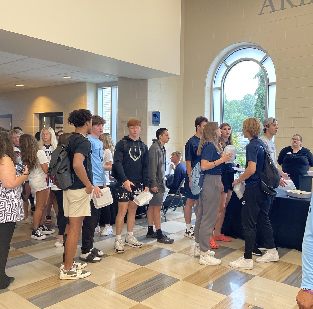 smwc's tweet image. Students, faculty and staff joined together to celebrate diversity with a multicultural cookout hosted by the SMWC Diversity Council. #smwc #pomeroys