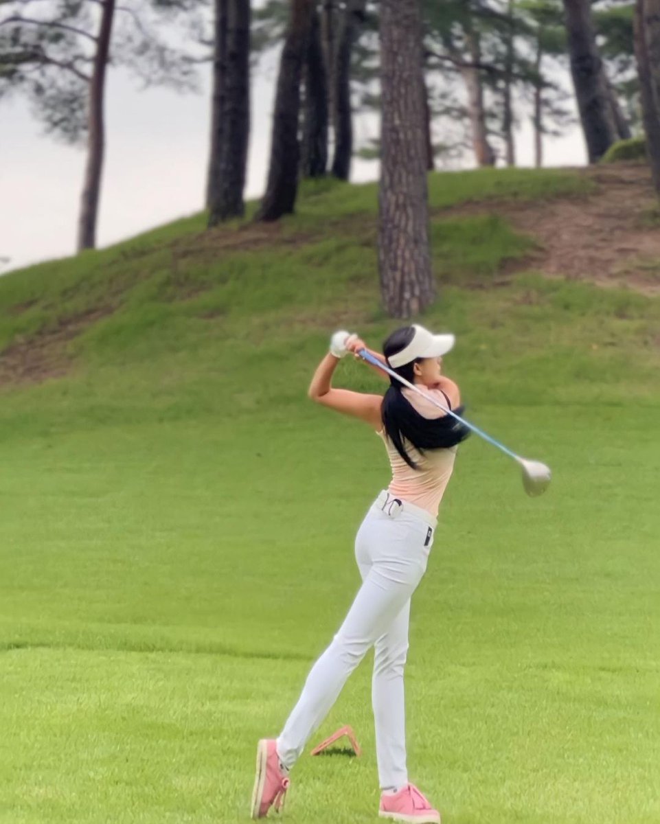 MimiOktay's tweet photo. Golf is like life, with difficulties you can't imagine, and unexpected luck.🏌️‍♀️🌻
#golf #mk #golflife #golfer #golfing #golfswing #gti #vw #volkswagen #golfstagram #golfcourse #instagolf
#pga #golfaddict #vwgolf #pgatour #golfmk #golfclub #golfers #golfr #golftips #golfgti https://t.co/FGFfYKpLOb