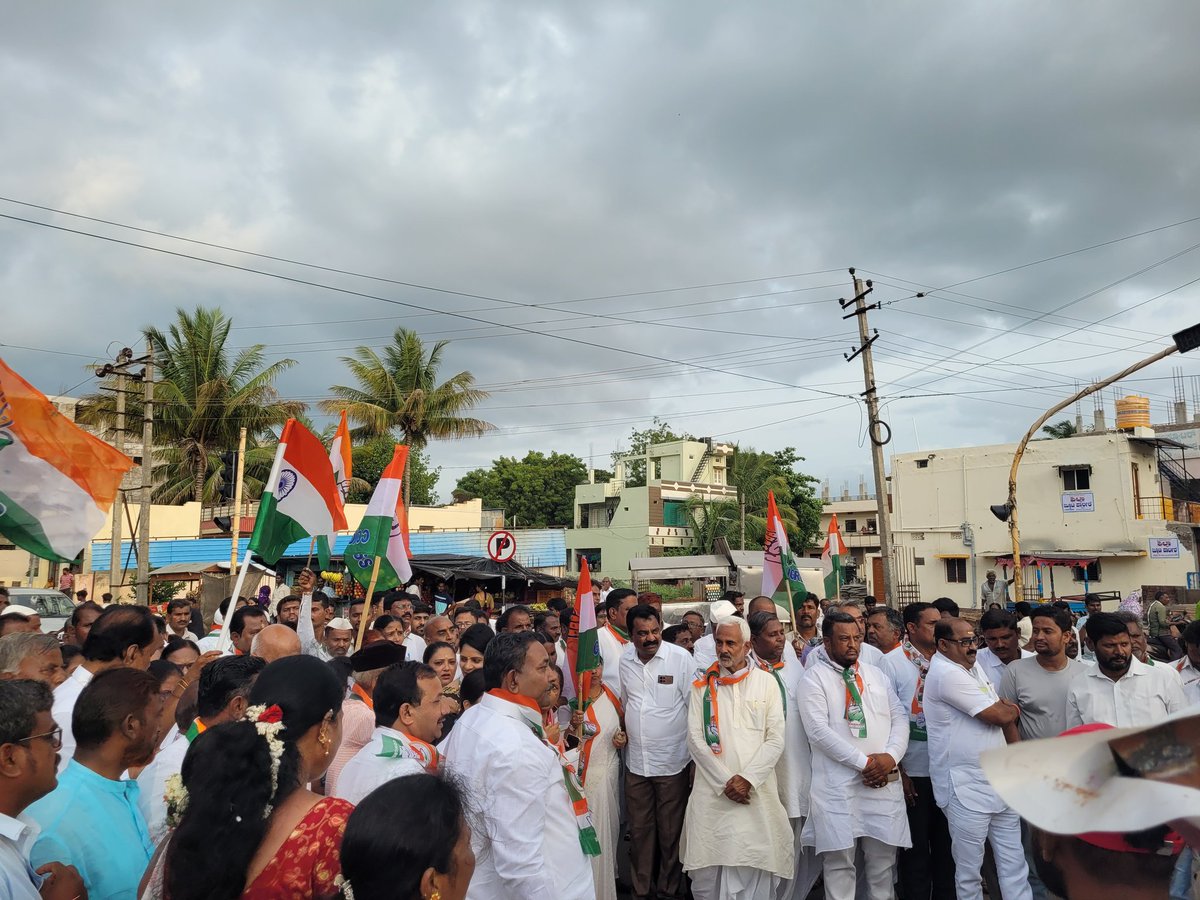jambagivenku's tweet photo. 📍Bagalkot | Karnataka | @srpatilbagalkot | @JTPatil1

#BharatJodoYatraContinues https://t.co/5fYim7qf2M