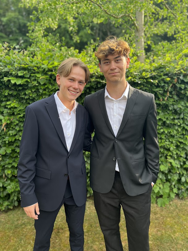 Vi kan nu annoncere at <a href="/benjab0b/">Benjamin Larsen</a> bliver den nye spiller på holdet!

Endnu en kendis i F17🔥 Vi glæder os rigtig meget til samarbejdet og ved hvad han bedrager med🤩

"Jeg ved hvilken forskel han gør inde og ude for serveren! Jeg er stolt! " udtaler Benjamin Tauman.

VELKOMMEN! 🫶