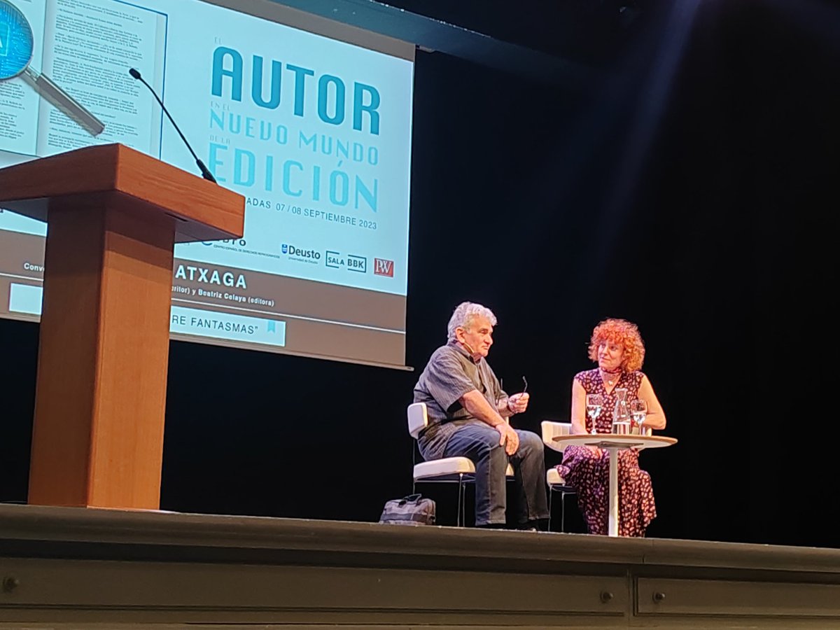 javiercelaya's tweet photo. Escuchando a Bernardo Atxaga y @Beacelaya en la inauguración de las jornadas "El autor en el nuevo mundo de la edición" en la @salaBBK @AEEEIE #autor23 @cedro @vintalis2022 @PubWeekEs @deusto https://t.co/UZ9TwCleA1
