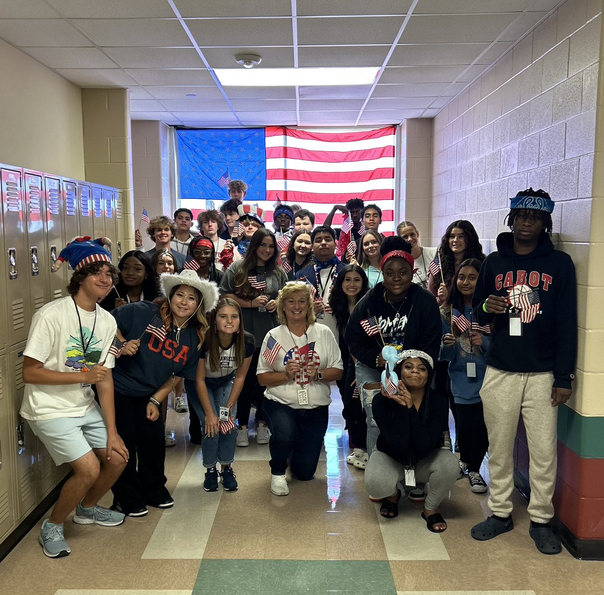 Hydo’s advisory is showing their ‘Merica spirit for the Longhorns this week! #WeAreGR Beat Clements 🏈