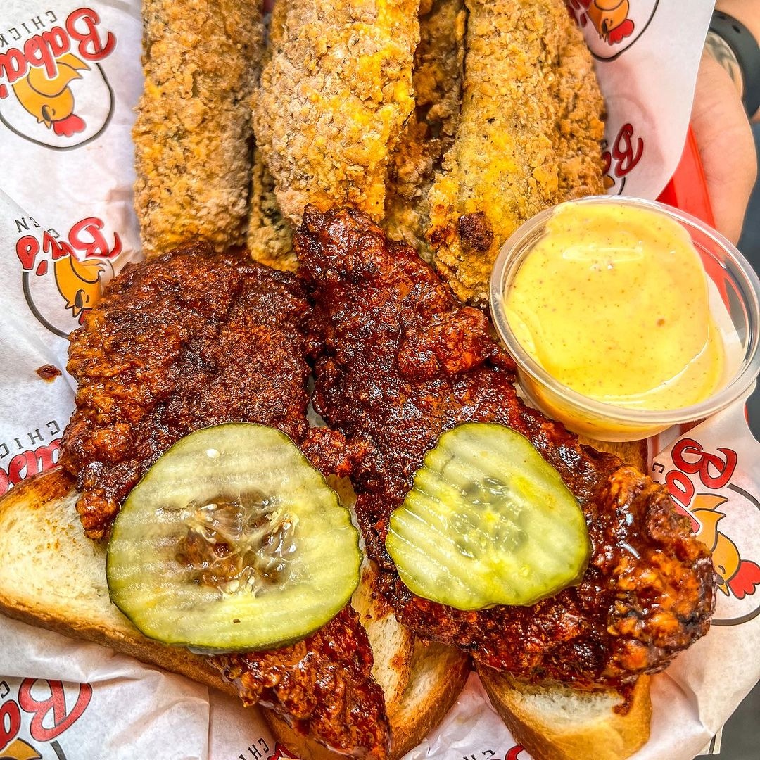 rivfoodlab's tweet photo. Your taste buds will thank you for these spicy chicken tenders and breaded fried pickles 🔥🔥🔥
📸: @babaschicken
Follow us on IG @riversidefoodlab for more local eateries
#babaschicken #chickentenders #musttryfood #riversidefoodlab #placestovisit #thingstodo #foodblogger https://t.co/R5KdlG8JVO